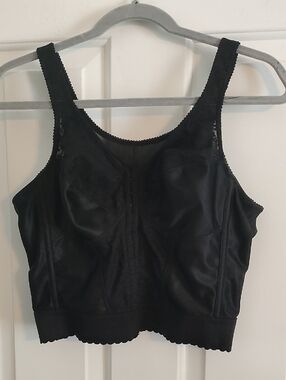 Exquisite Form black lace bra hook front closure